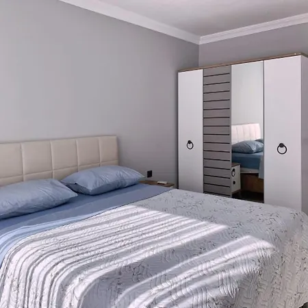 Apartment Cleopatra Two One